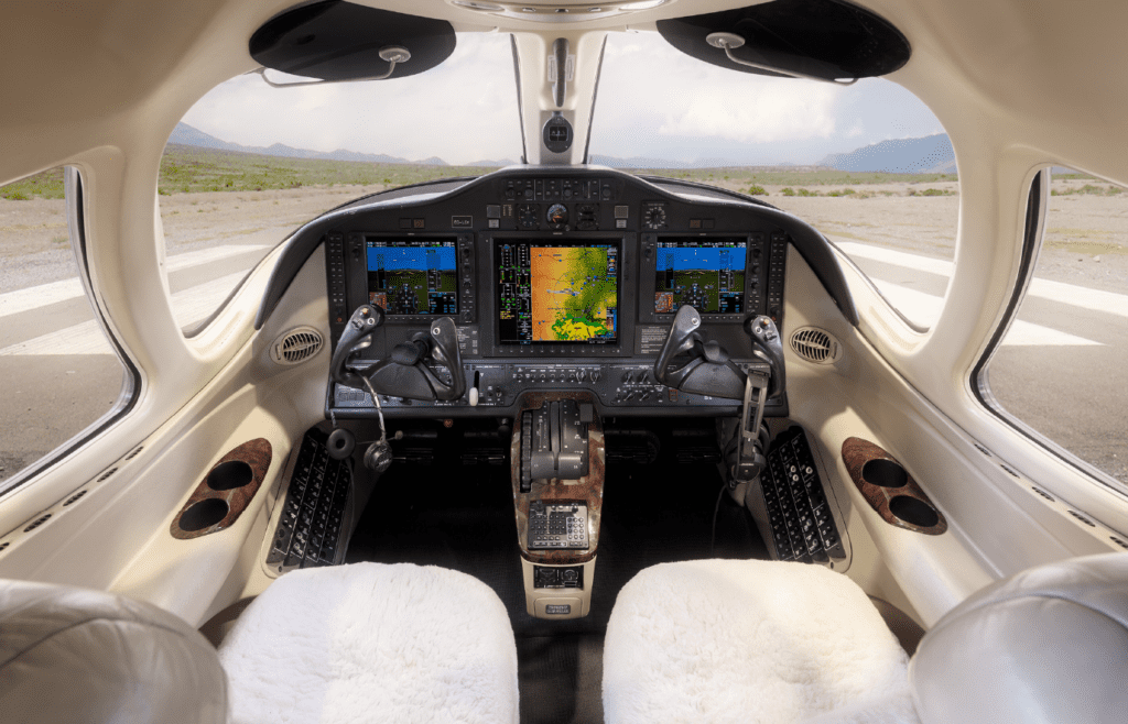 Heron-Aviation-charter-flight_Mustang_Cockpit (1)