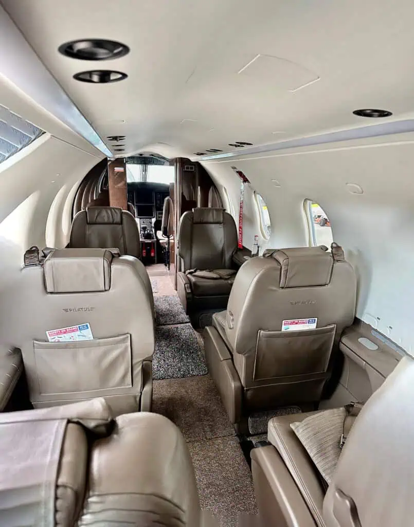 D-FPOS Pilatus PC-12 MWE2 gerade